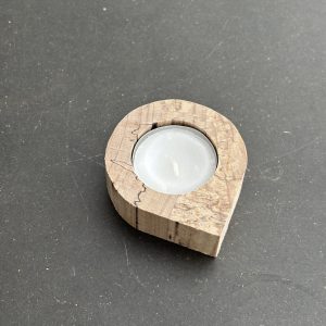 Waxinelichthouder Druppel van massief beukenhout met slaap en organisch design